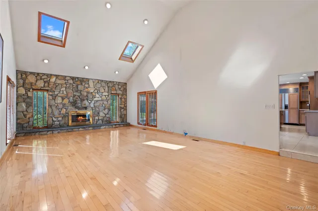 $1,998,000 | 11 Harbor Court East, Roslyn, NY 11576