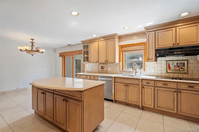 $1,998,000 | 11 Harbor Court East, Roslyn, NY 11576