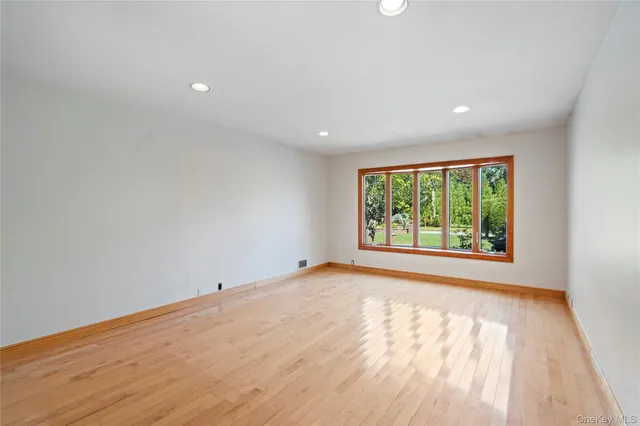 $1,998,000 | 11 Harbor Court East, Roslyn, NY 11576