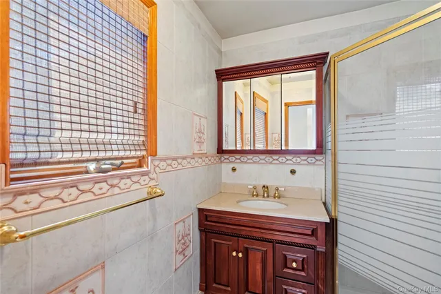 $1,998,000 | 11 Harbor Court East, Roslyn, NY 11576