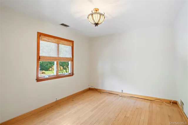 $1,998,000 | 11 Harbor Court East, Roslyn, NY 11576