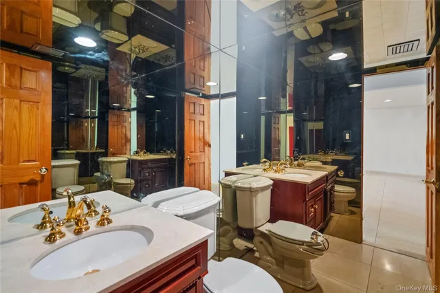 $1,998,000 | 11 Harbor Court East, Roslyn, NY 11576