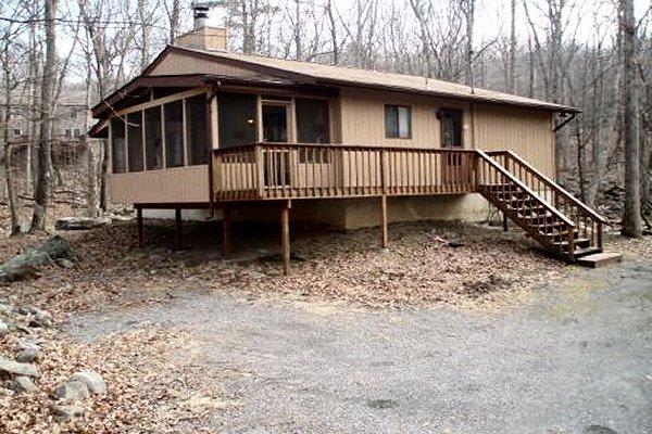 787 Canterbury Road Bushkill, PA 18324 - Photo 1 of 12 Main Photo