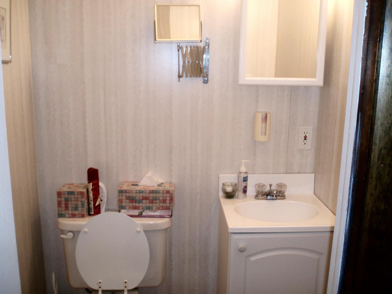 787 Canterbury Road Bushkill, PA 18324 - Photo 12 of 12 Powder Room