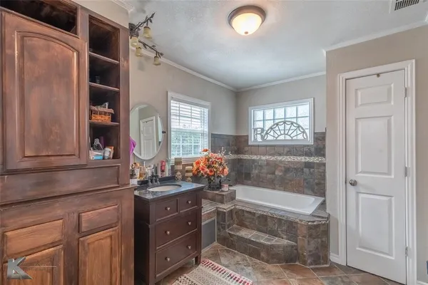 $395,000 | 1070 Larned Lane, Abilene, TX 79602