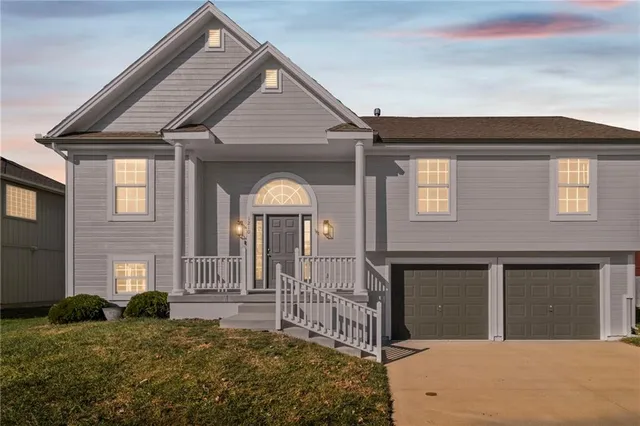 $379,995 | 1210 Northwest Walnut Court, Grain Valley, MO 64029