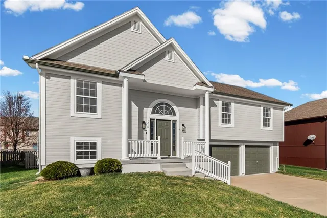 $379,995 | 1210 Northwest Walnut Court, Grain Valley, MO 64029