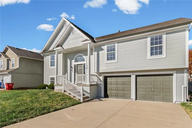 $379,995 | 1210 Northwest Walnut Court, Grain Valley, MO 64029
