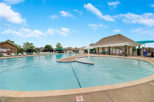 $379,995 | 1210 Northwest Walnut Court, Grain Valley, MO 64029