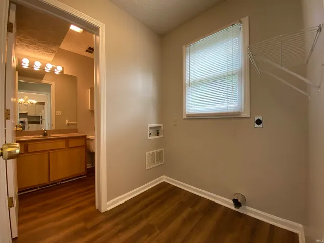 $1,500 | 163 Willow Court, Bloomington, IN 47401