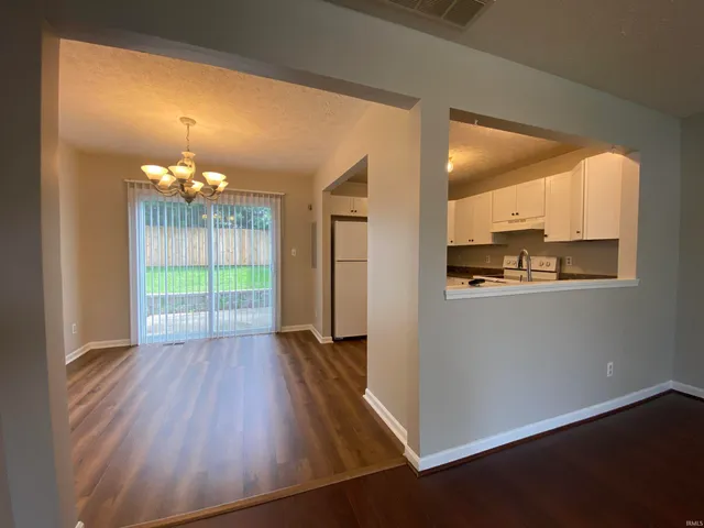 $1,500 | 163 Willow Court, Bloomington, IN 47401