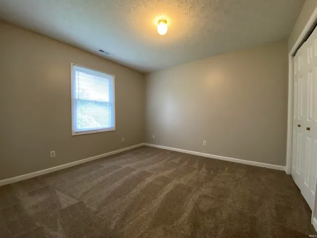 $1,500 | 163 Willow Court, Bloomington, IN 47401