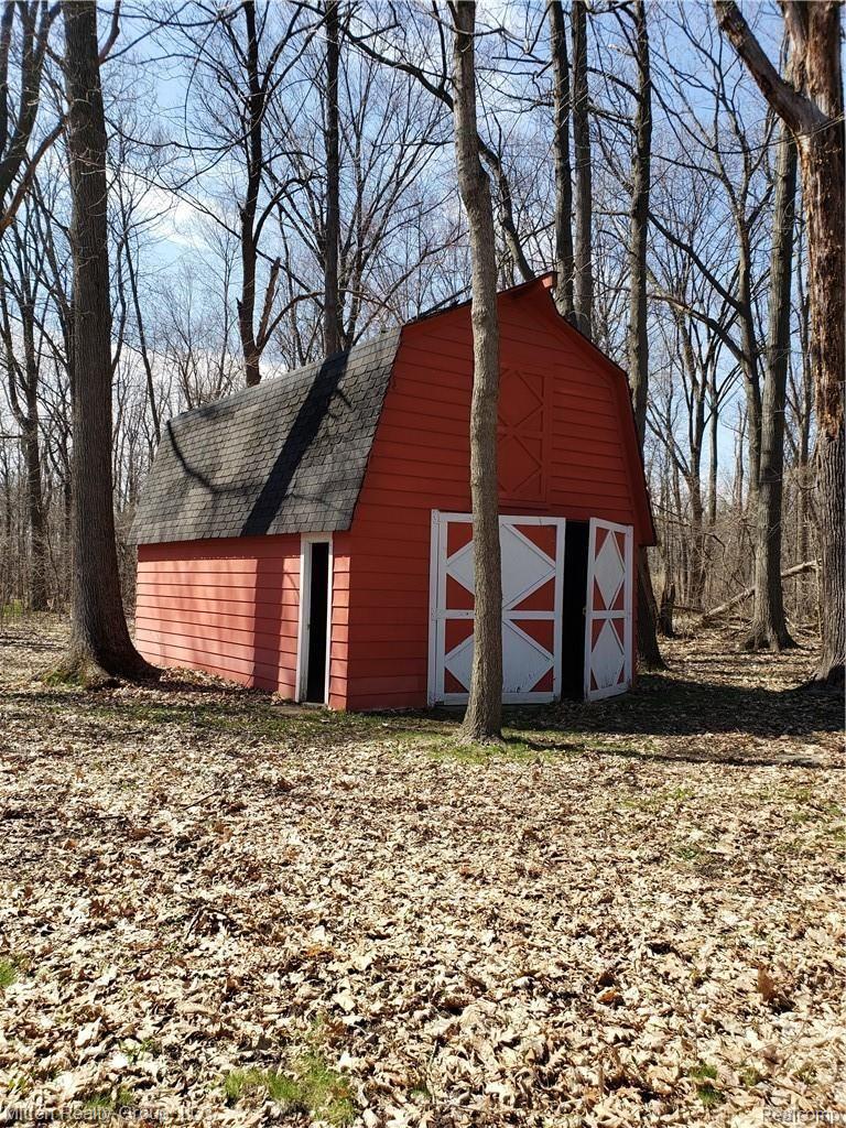 6352 Brewer Road Flint, MI 48507 - Photo 12 of 14 Pole Barn.jpg