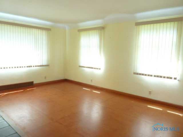 2047 Hogarth Road Toledo, OH 43615 - Photo 6 of 16 Living Room.