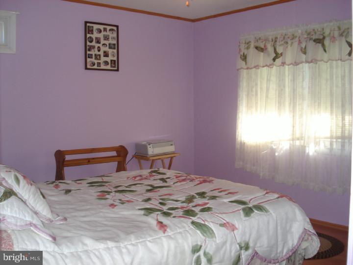 822 Dunbury Road Fairless Hills, PA 19030 - Photo 5 of 7 Bedroom - Main