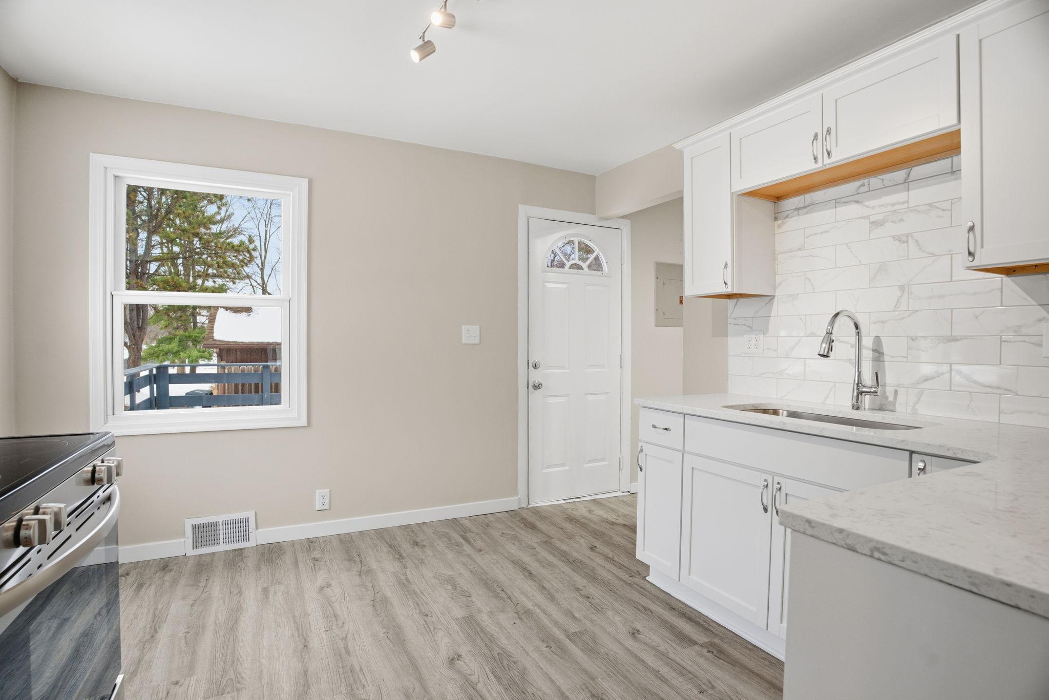 1008 West 89th Street Bloomington, MN 55420 - Photo 4 of 21