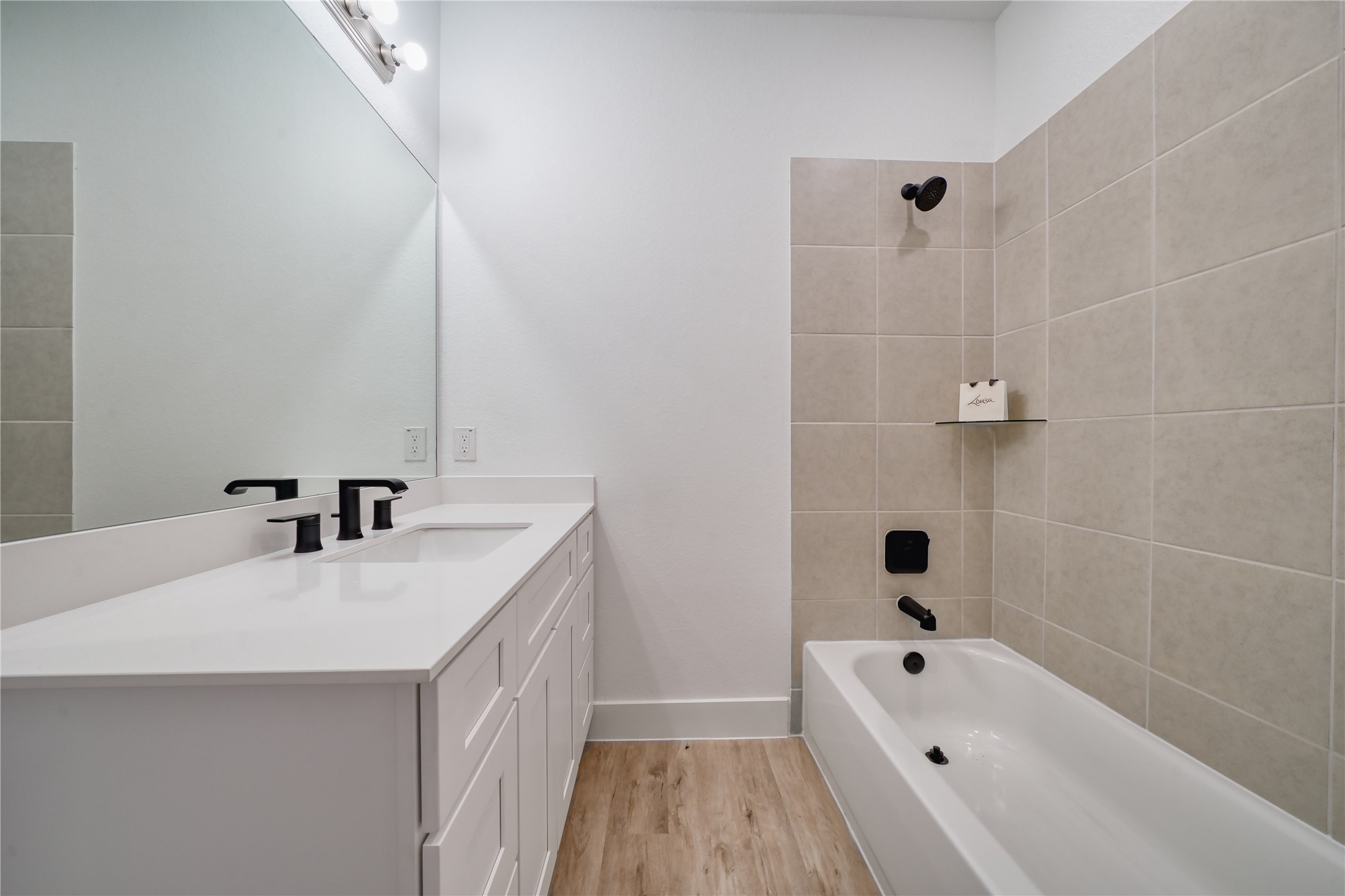 5324 Rue Street Houston, TX 77033 - Photo 19 of 28 Jack & Jill bathroom between 3rd & 4th bedroom downstairs