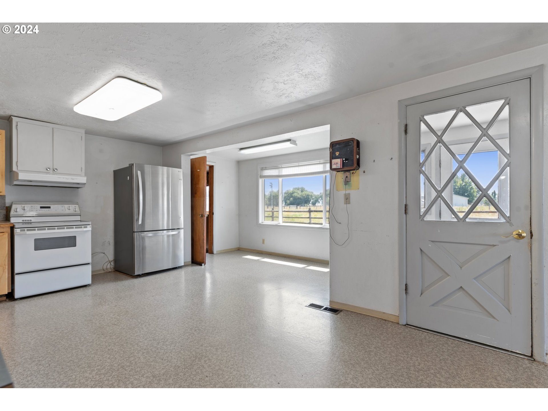 42811 Hudson Road Baker City, OR 97814 - Photo 14 of 46 a view interior of the house and kitchen view