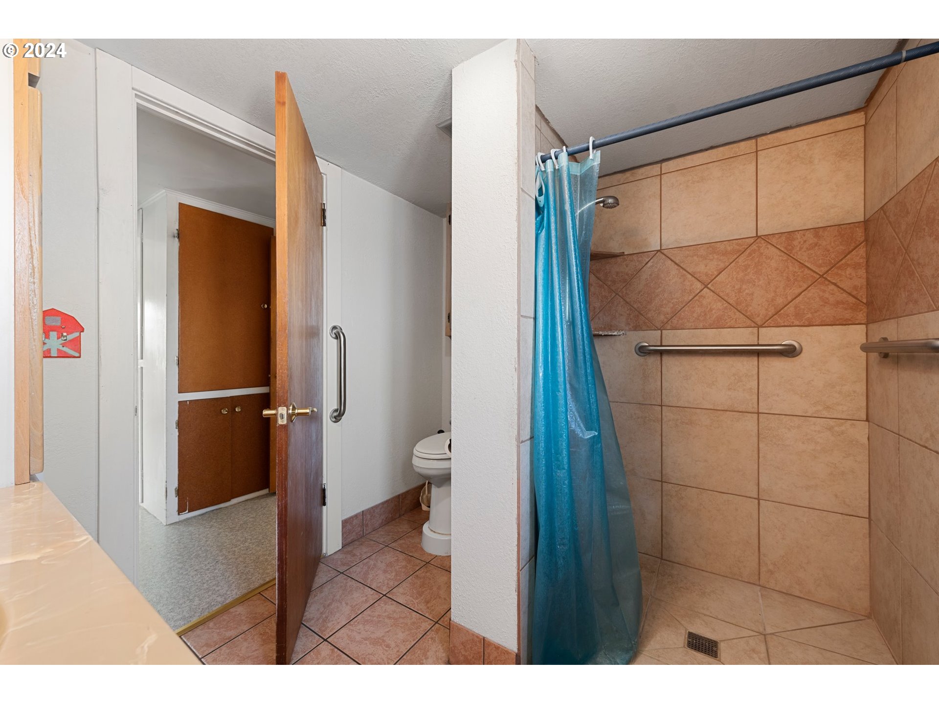 42811 Hudson Road Baker City, OR 97814 - Photo 19 of 46 a bathroom with a shower and a toilet