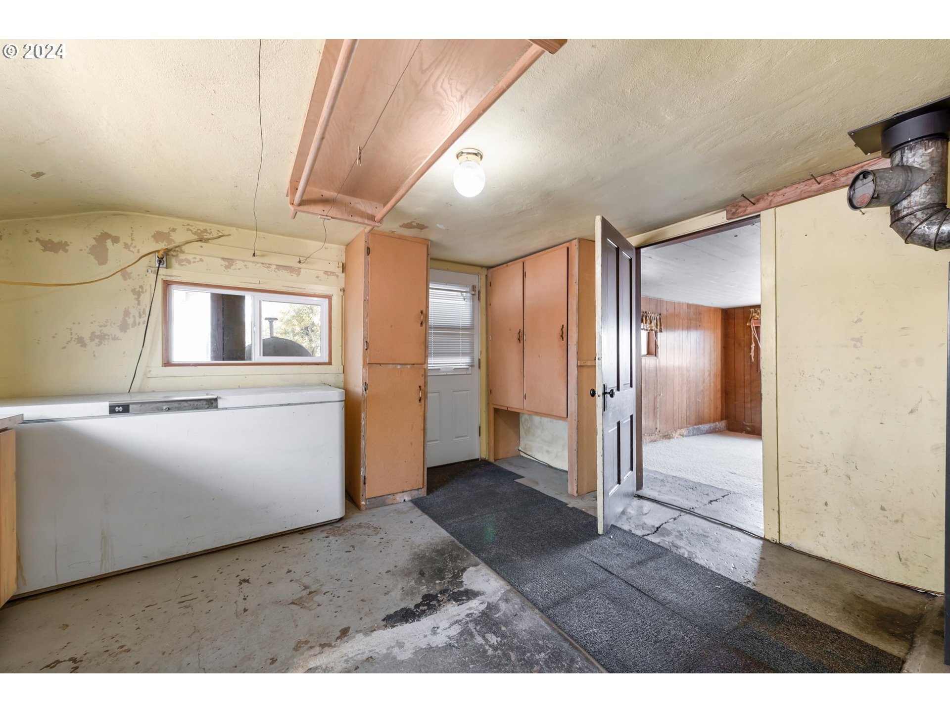 42811 Hudson Road Baker City, OR 97814 - Photo 25 of 46 a view of hallway with wooden floor