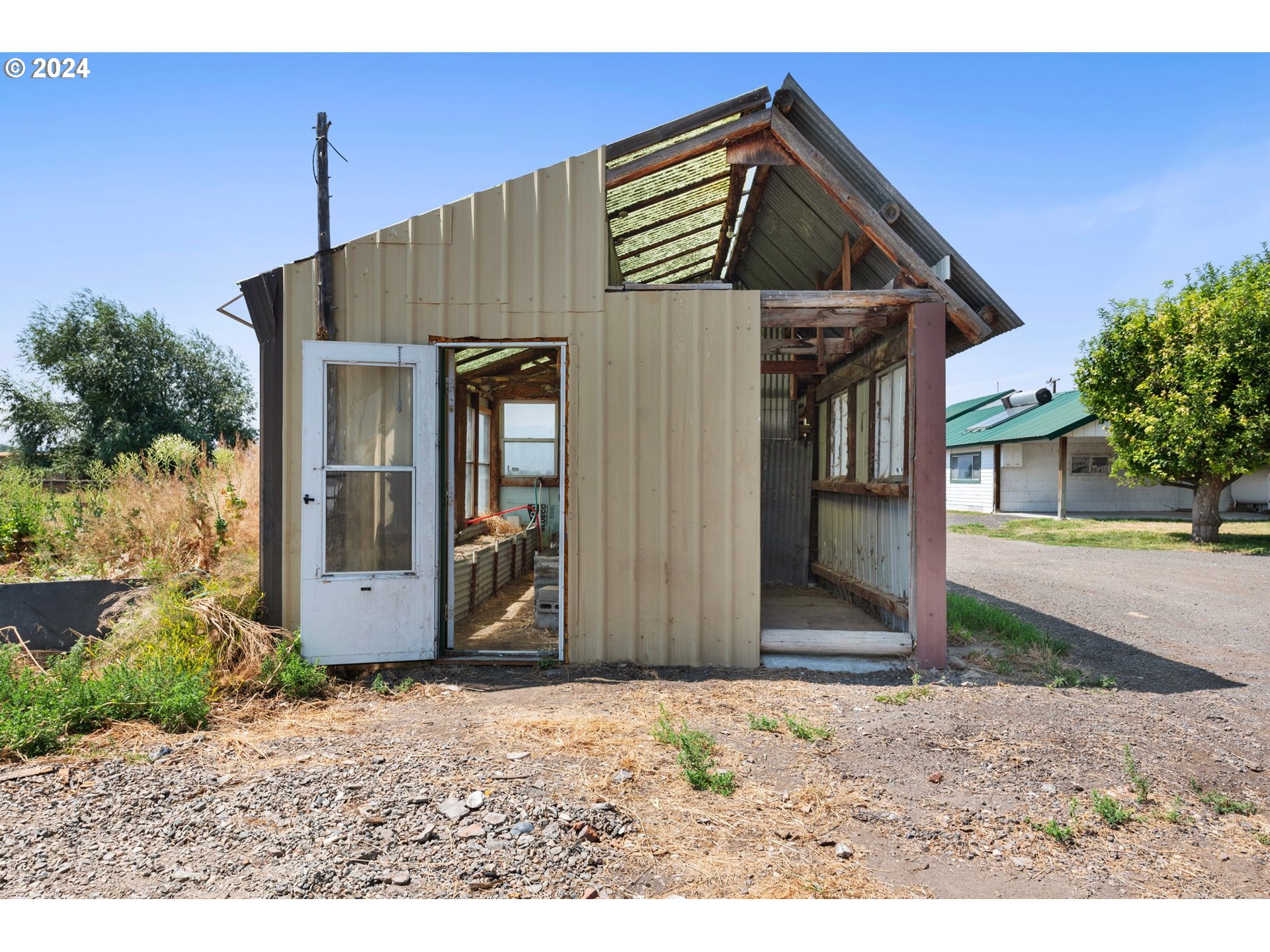42811 Hudson Road Baker City, OR 97814 - Photo 31 of 46 a view of a house