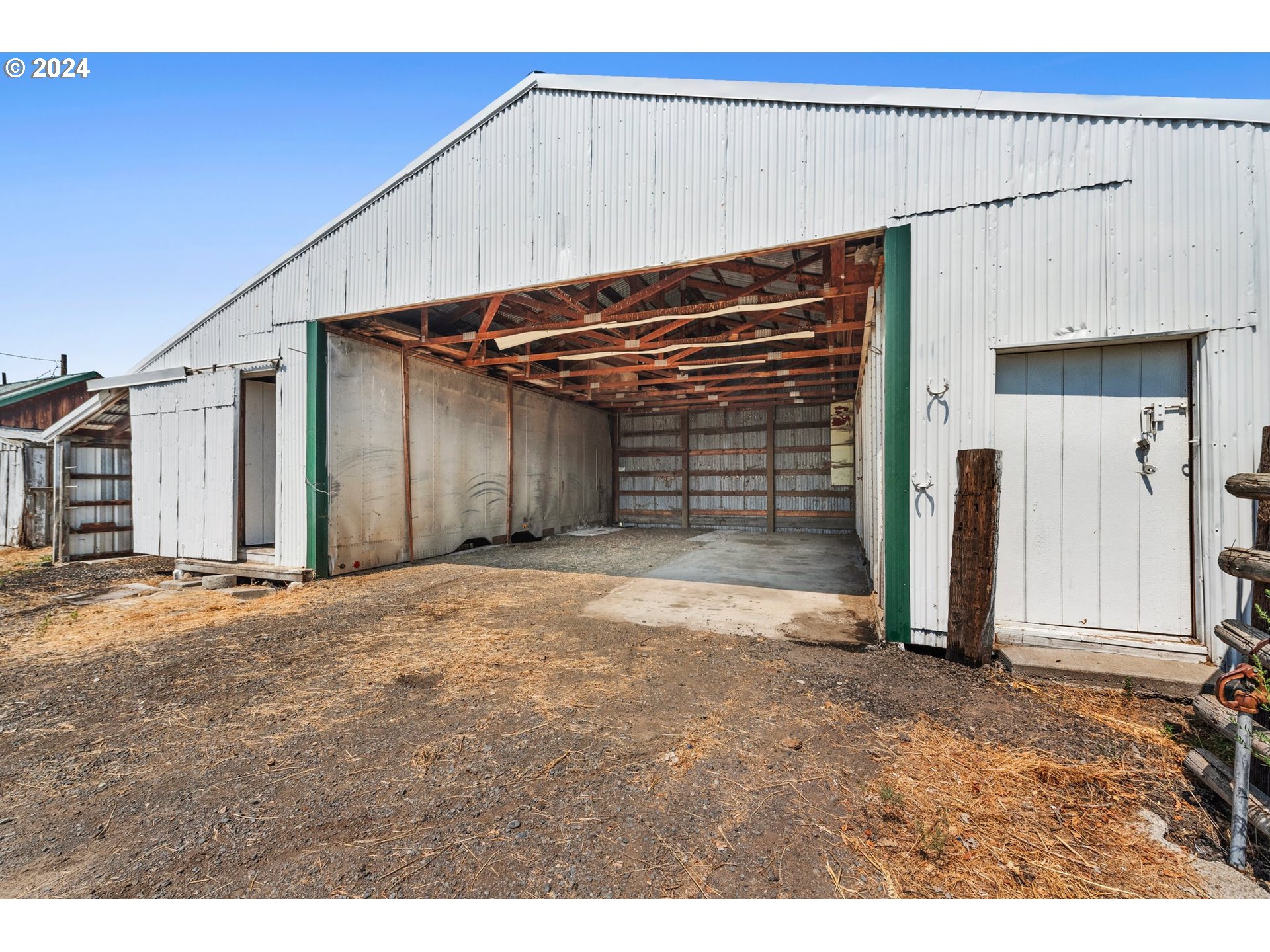 42811 Hudson Road Baker City, OR 97814 - Photo 33 of 46 a view of a garage