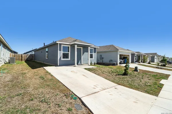 $1,350 | 7244 Pasture, San Antonio, TX 78252