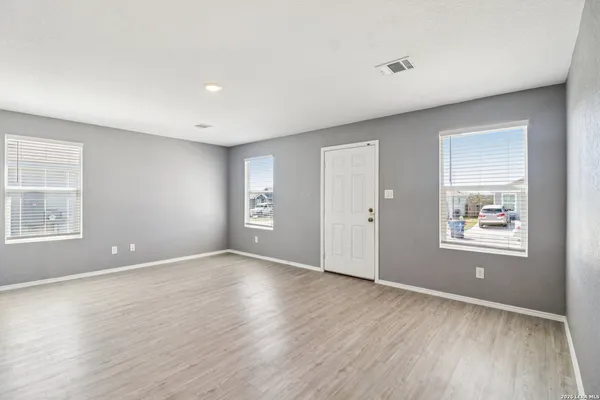 $1,350 | 7244 Pasture, San Antonio, TX 78252