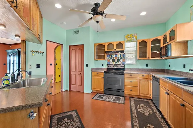 a view of entryway with wooden floor and a rug