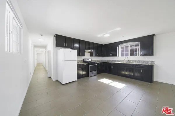 $2,990 | 10952 Wilmington Avenue, Unit 10952, Los Angeles, CA 90059