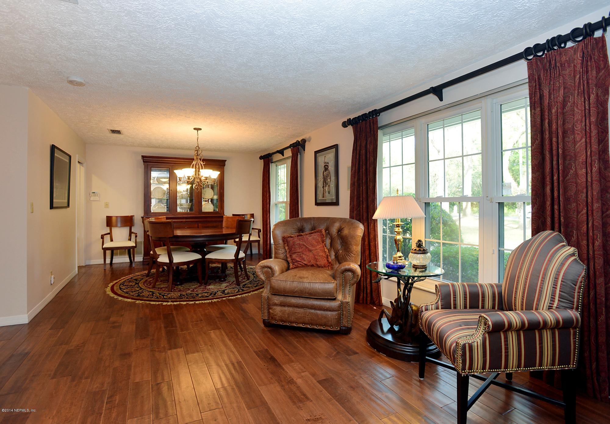 11330 Scott Mill Road Jacksonville, FL 32223 - Photo 5 of 28 a living room with furniture and a large window