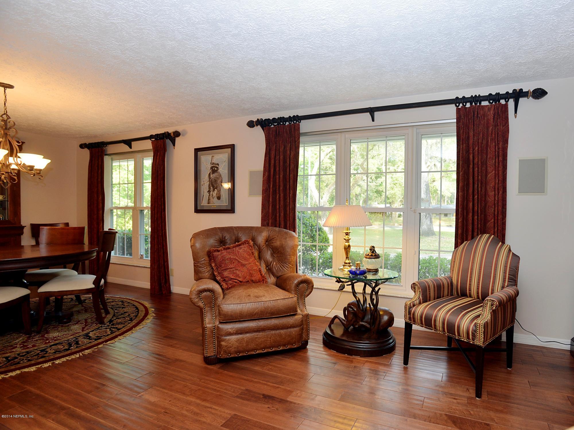 11330 Scott Mill Road Jacksonville, FL 32223 - Photo 8 of 28 a living room with furniture and a large window