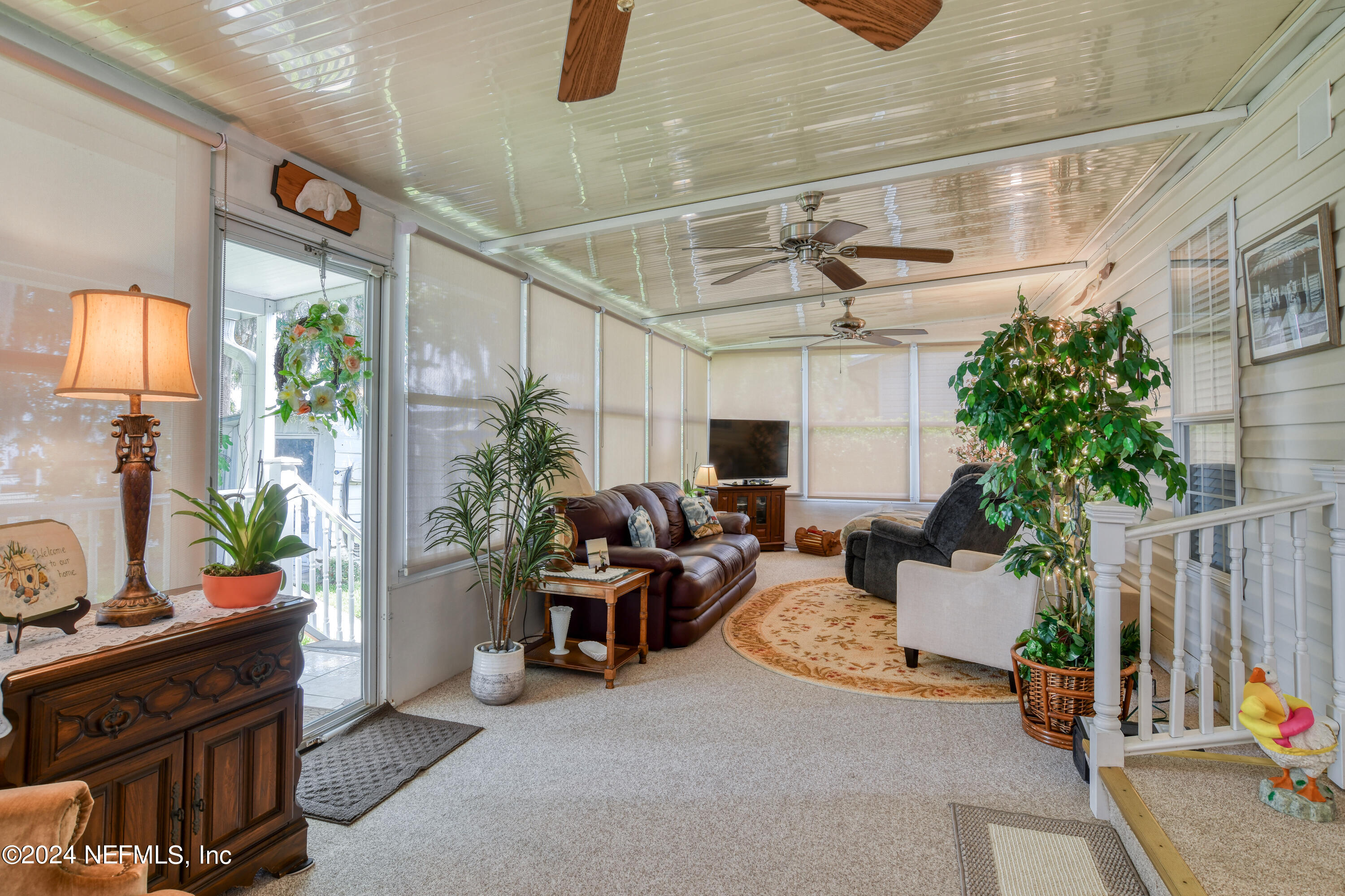 131 Sunset Drive Crescent City, FL 32112 - Photo 26 of 33 a view of a livingroom with furniture and a potted plant