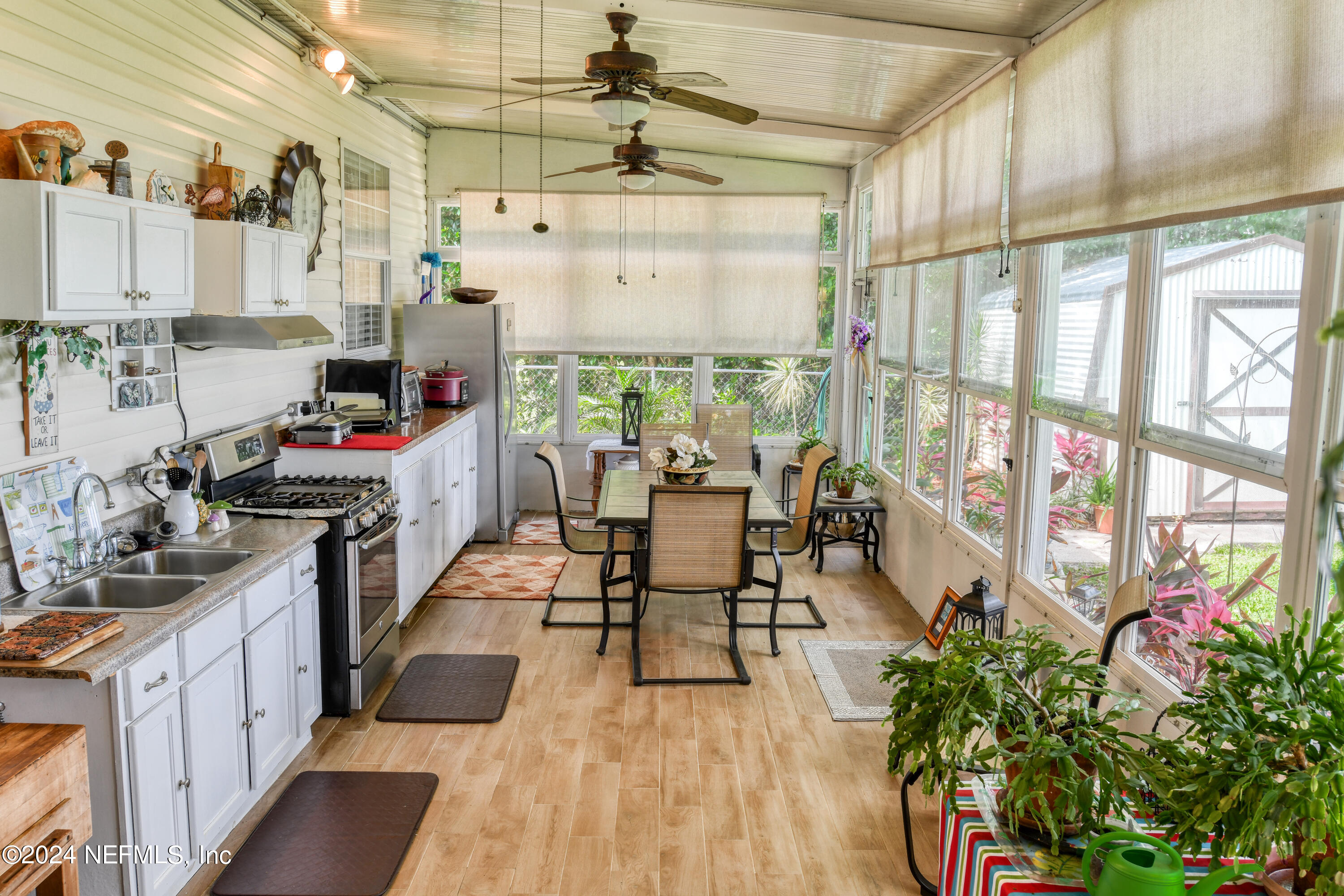 131 Sunset Drive Crescent City, FL 32112 - Photo 27 of 33 a kitchen with stainless steel appliances a stove a sink and cabinets