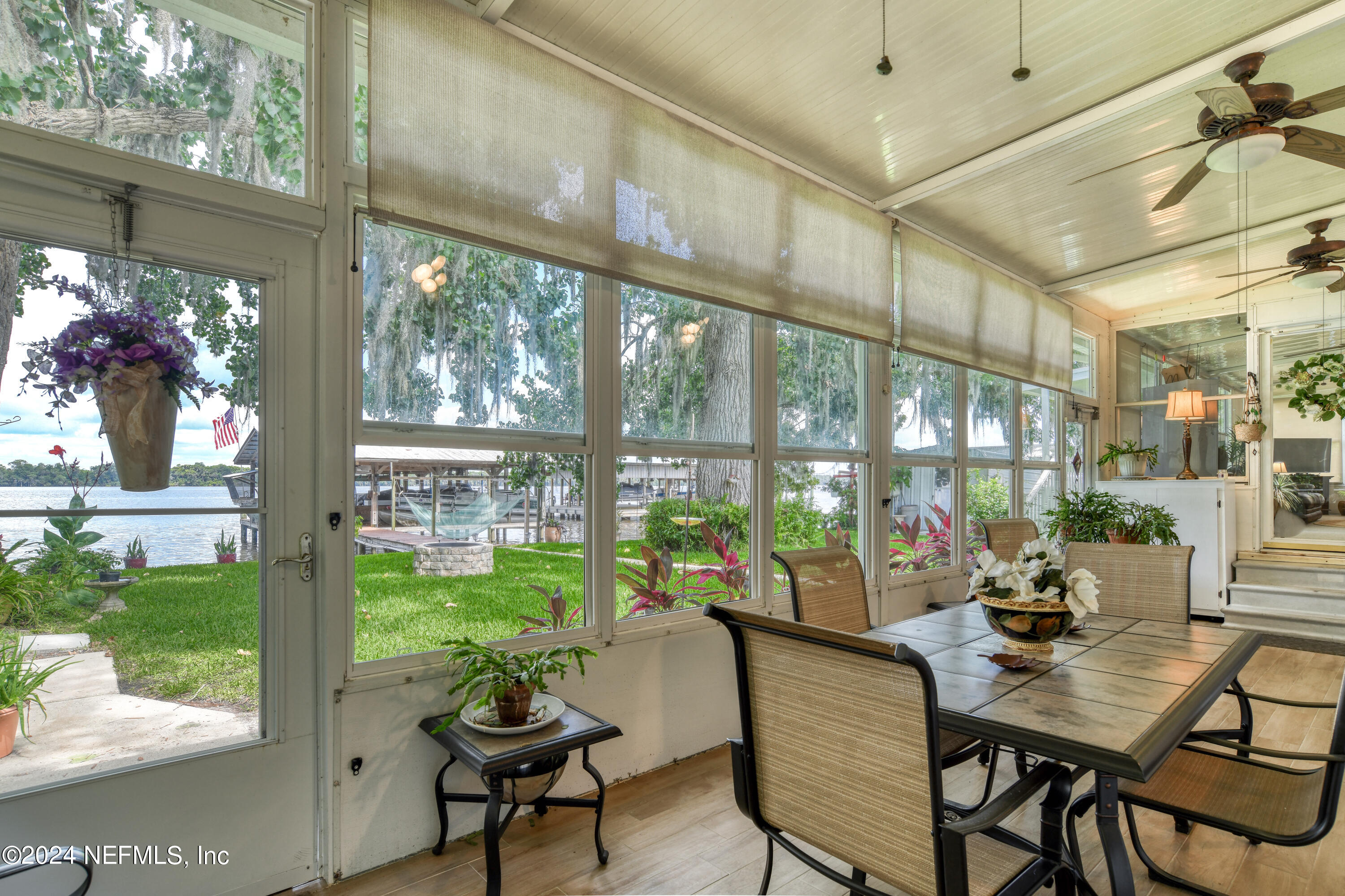 131 Sunset Drive Crescent City, FL 32112 - Photo 29 of 33 a dining room with furniture and garden view
