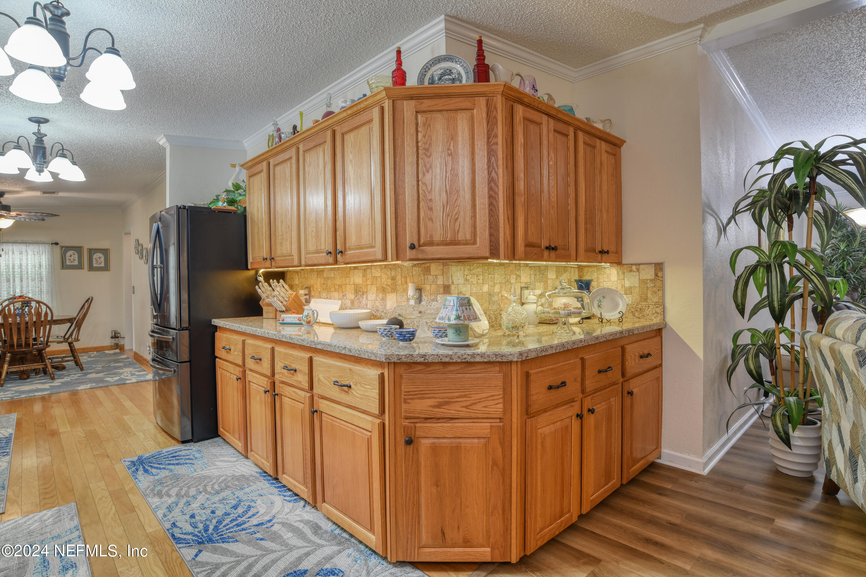 131 Sunset Drive Crescent City, FL 32112 - Photo 7 of 33 a kitchen with sink cabinets and dining table