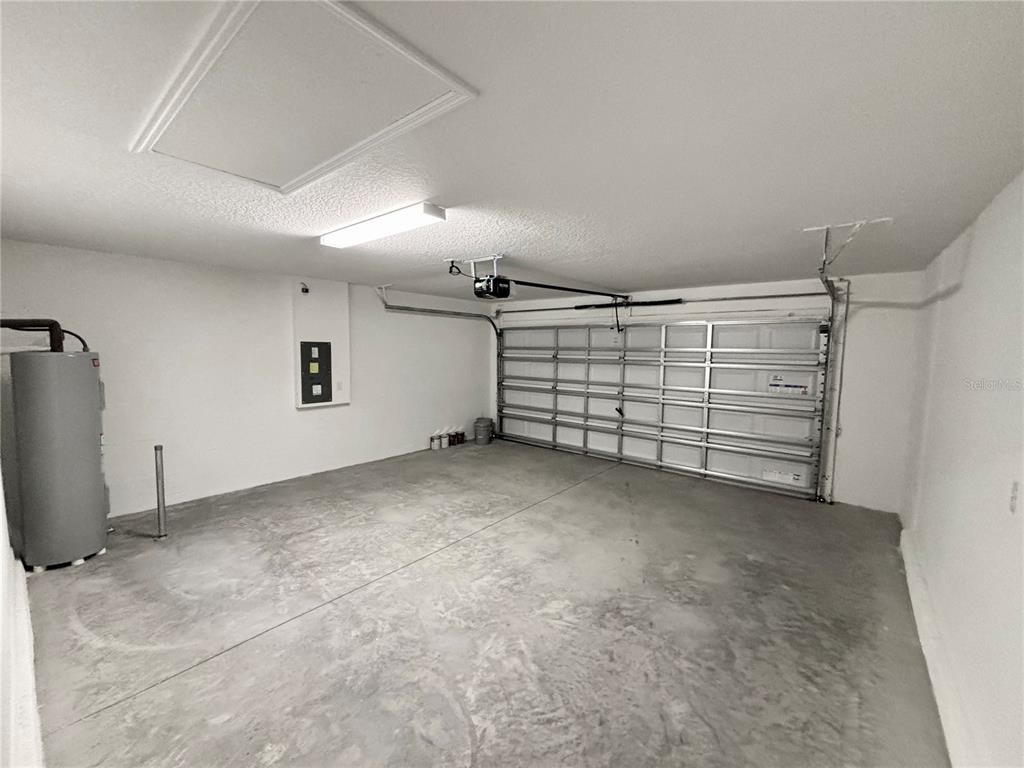 11237 Linden Depot Road San Antonio, FL 33576 - Photo 25 of 31 a view of a room with garage
