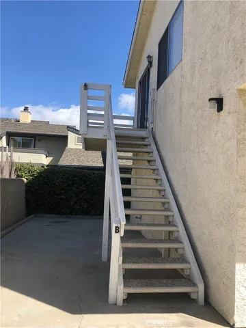 a view of entryway with a front door