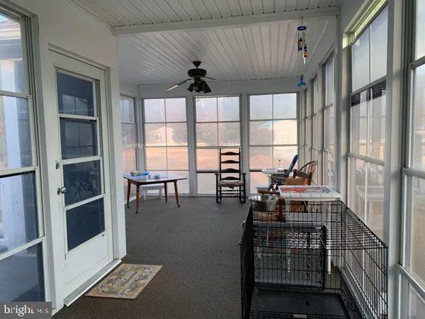 a view of livingroom with furniture