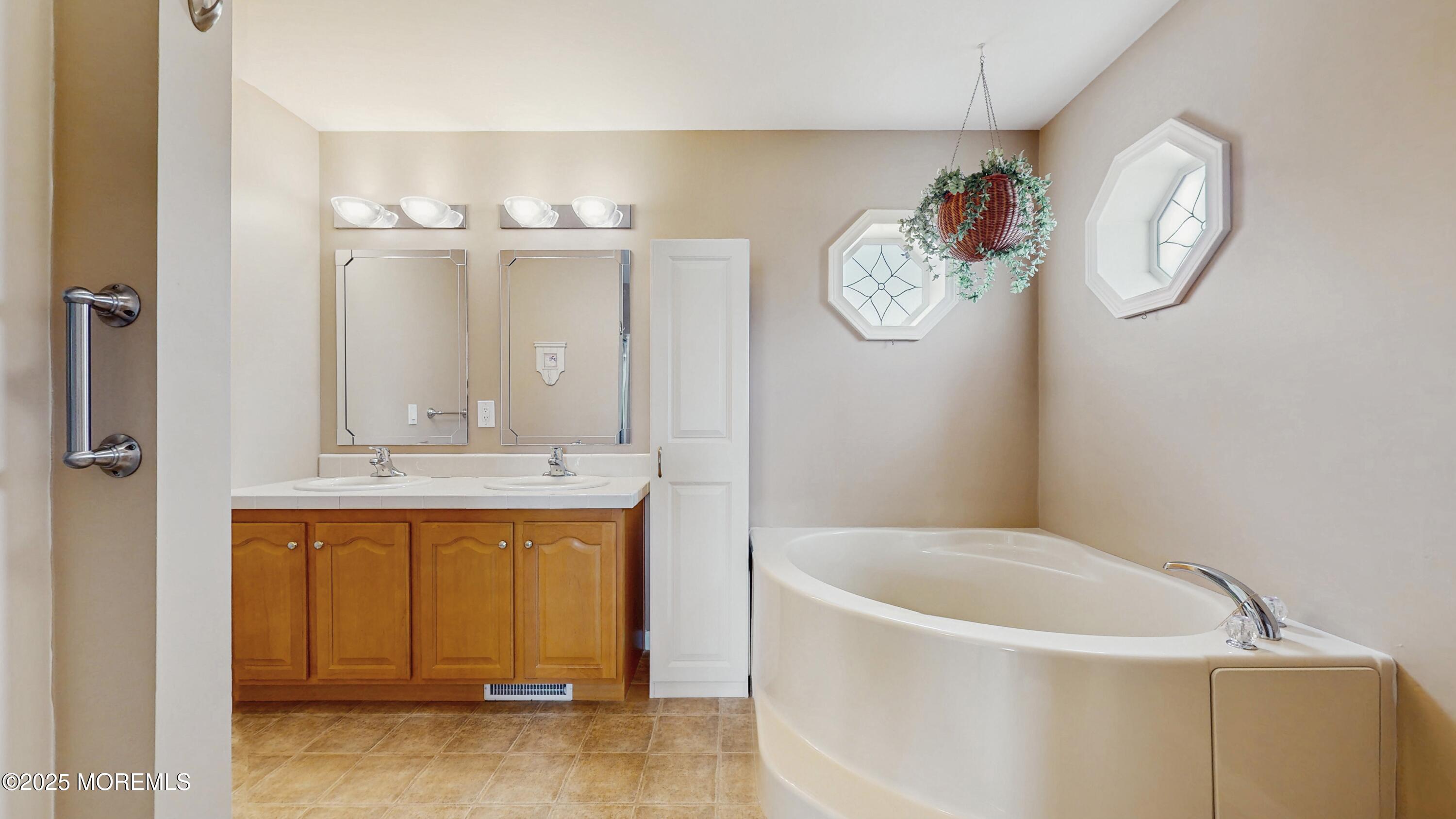 8 Oak Ridge Lane Manahawkin, NJ 08050 - Photo 15 of 25 15_8OakRidgeLn_2015_HiRes