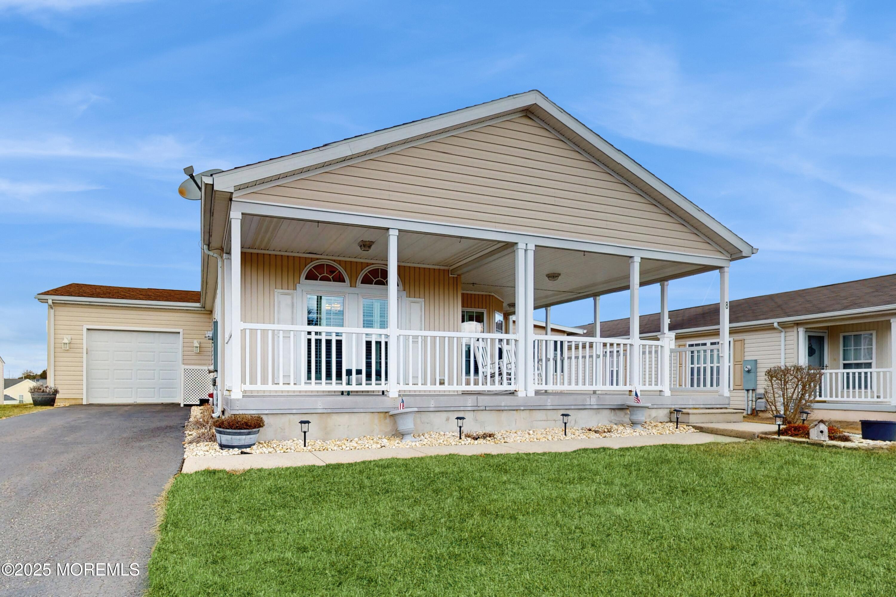 8 Oak Ridge Lane Manahawkin, NJ 08050 - Photo 2 of 25 02_8OakRidgeLn_2002_HiRes