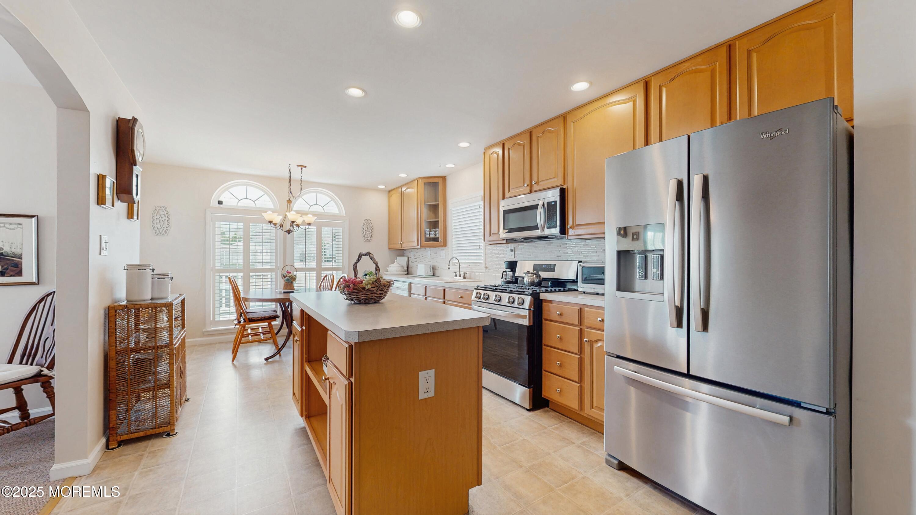 8 Oak Ridge Lane Manahawkin, NJ 08050 - Photo 8 of 25 08_8OakRidgeLn_2008_HiRes