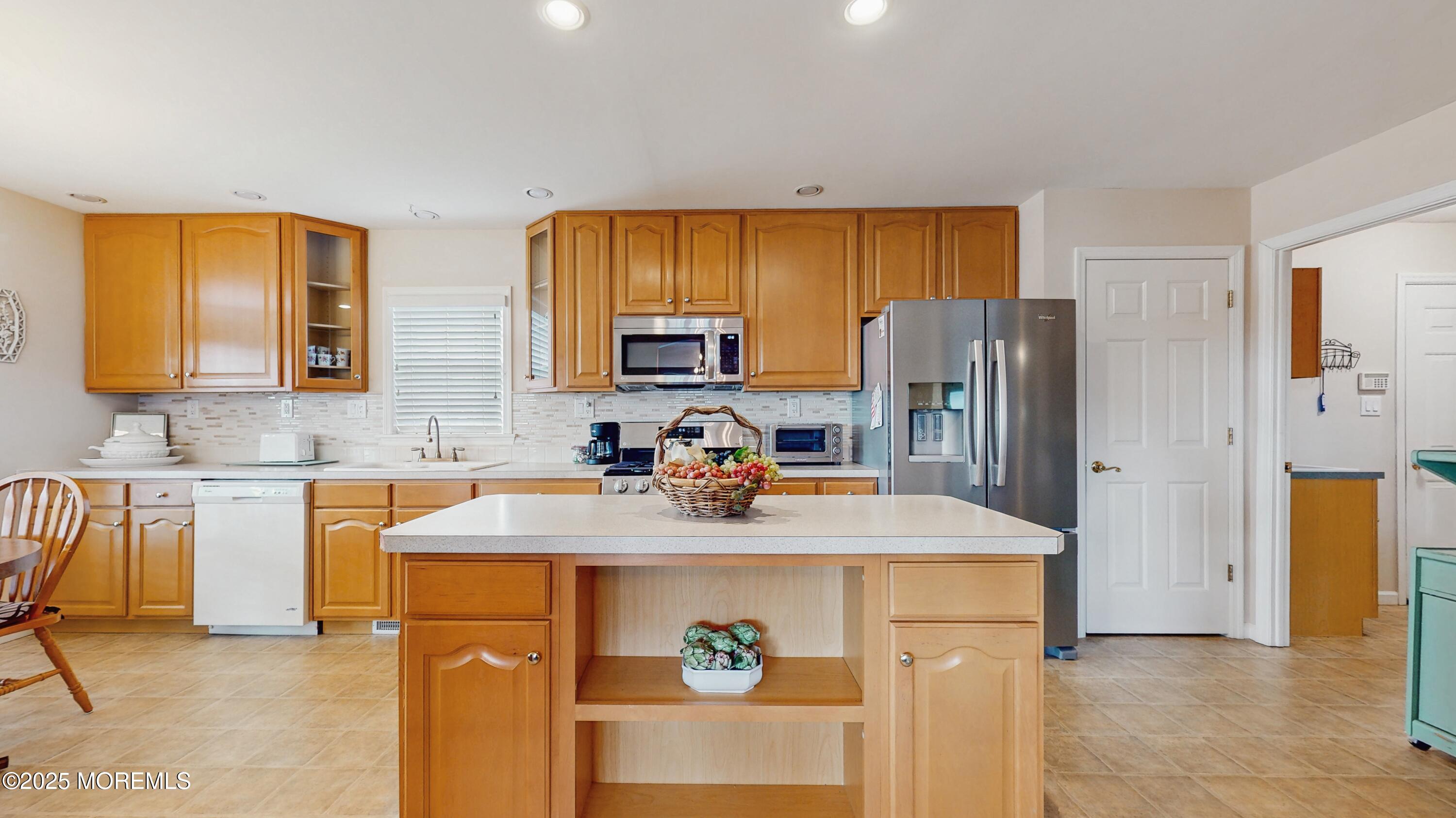 8 Oak Ridge Lane Manahawkin, NJ 08050 - Photo 10 of 25 10_8OakRidgeLn_2010_HiRes