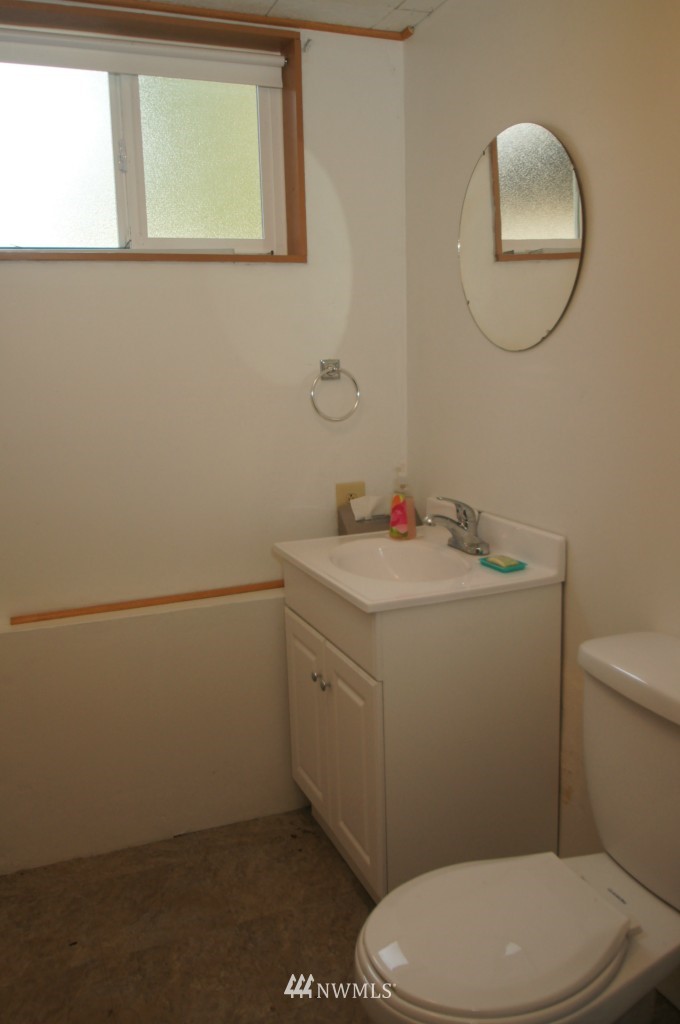 4102 Northeast 19th Street Renton, WA 98059 - Photo 12 of 15
