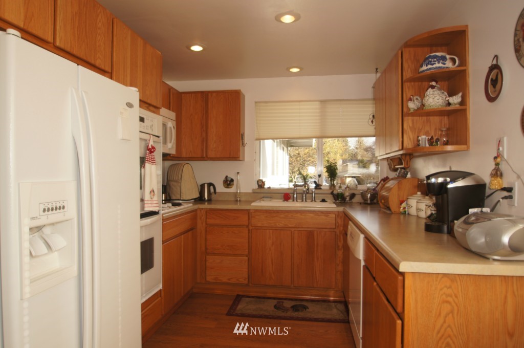 4102 Northeast 19th Street Renton, WA 98059 - Photo 4 of 15