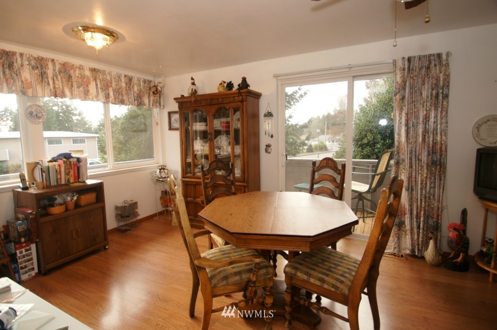 4102 Northeast 19th Street Renton, WA 98059 - Photo 5 of 15
