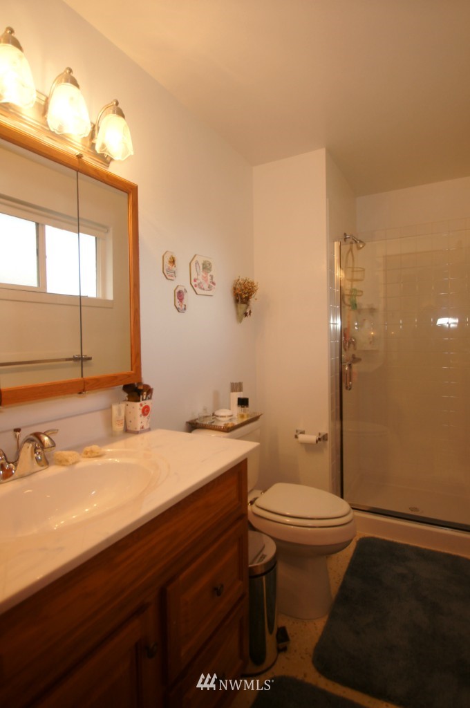 4102 Northeast 19th Street Renton, WA 98059 - Photo 8 of 15
