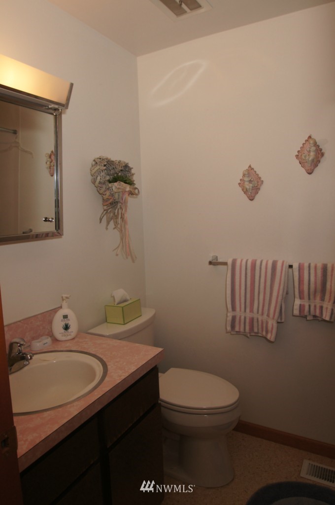 4102 Northeast 19th Street Renton, WA 98059 - Photo 10 of 15