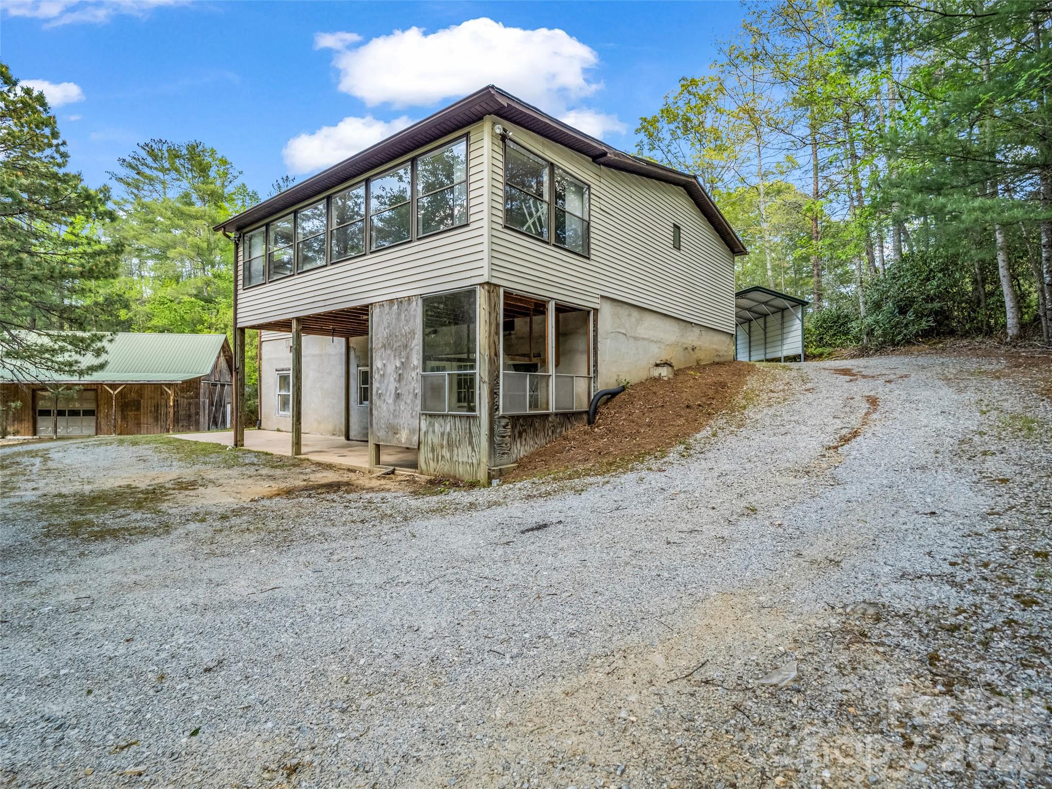 203 Rogat Road Hendersonville, NC 28792 - Photo 28 of 31 Gallery Image 28