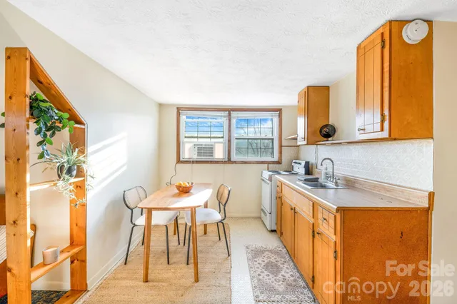 $400,000 | 336 Onteora Boulevard, Asheville, NC 28803